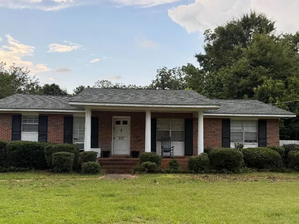 237 E 3rd St, Luverne, AL 36049
