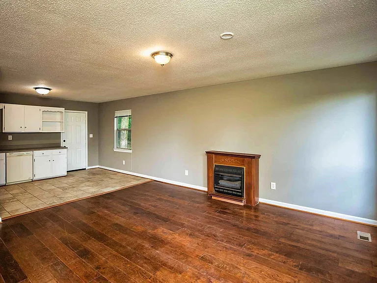 7823 Happy Hollow Rd — Photo 5