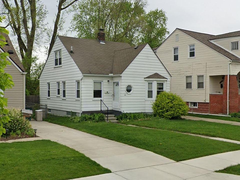 Front of house and yard