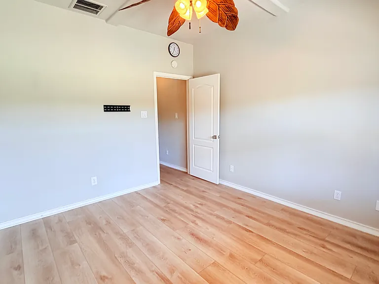 412 Shayla Ln — Photo 24