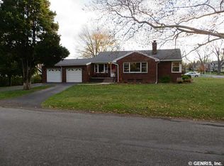 418 Hurstbourne Rd, Rochester, NY 14609