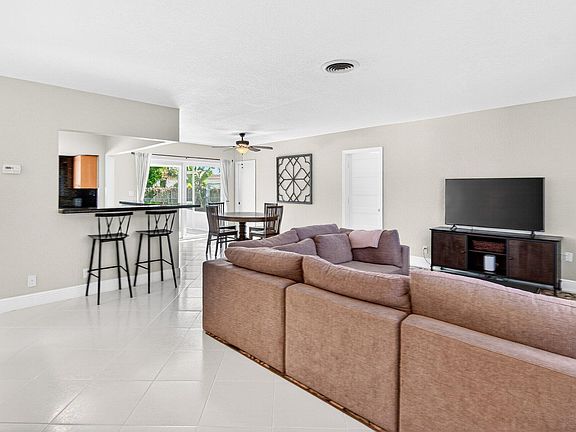 4th image of 1200 SW 12th Terrace