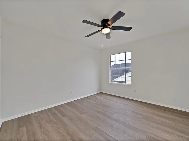 7548 Meadow Creek Dr — Photo 23