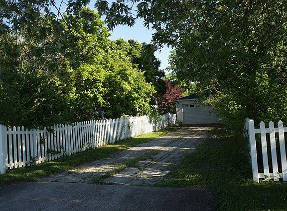 4th image of 619 Howard Ave