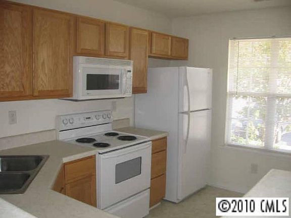 2nd image of 133 Delargy Cir