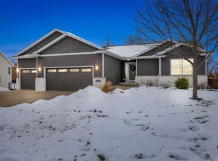 3523 Prairie Creek Rd SW, Cedar Rapids, IA 52404