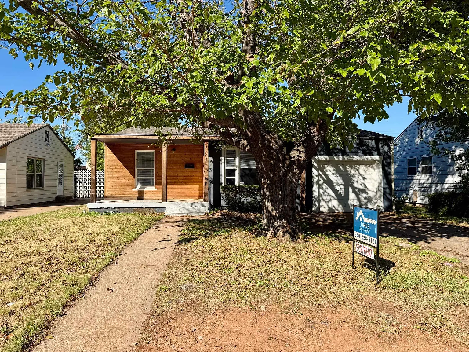 2 bed, 1.0 bath, 988 sqft, $1,200 — Photo 1