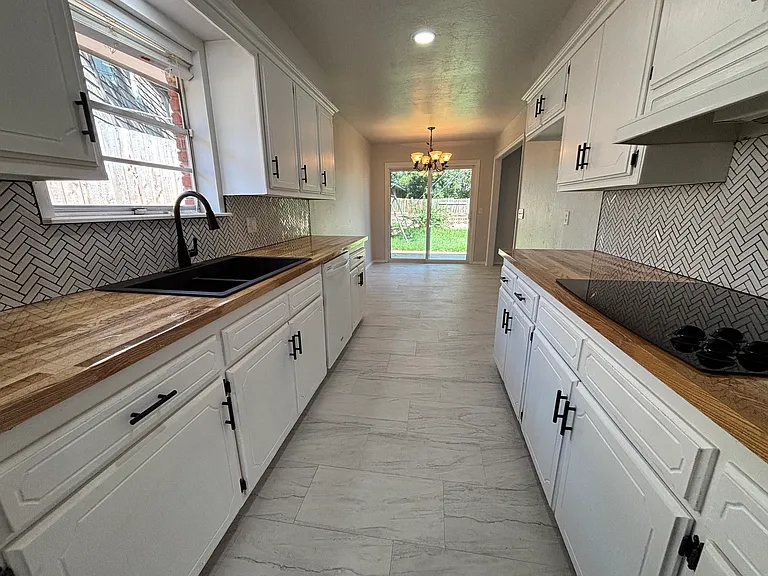1716 N Fordson Ave — Photo 5