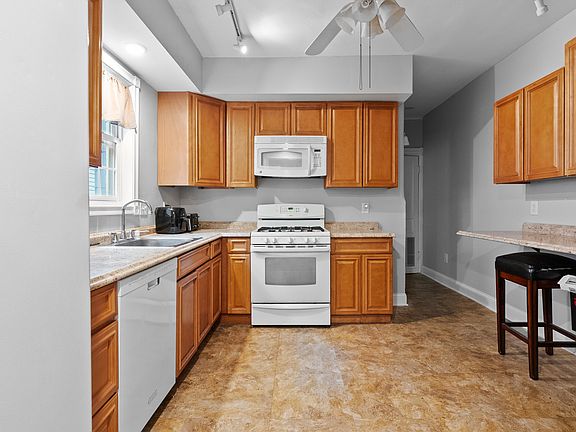3rd image of 1575 Old York Rd #A