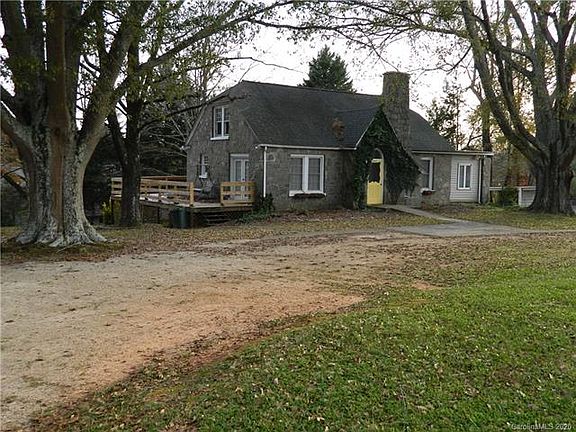 3rd image of 702 Hillsfarm St NE