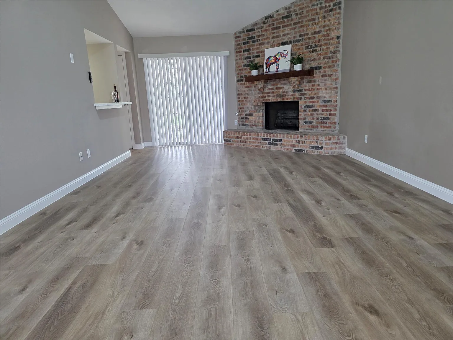 4 bed, 2.5 bath, 2394 sqft, $2,100 — Photo 4