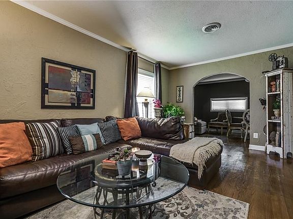 5th image of 8776 Rexford Dr