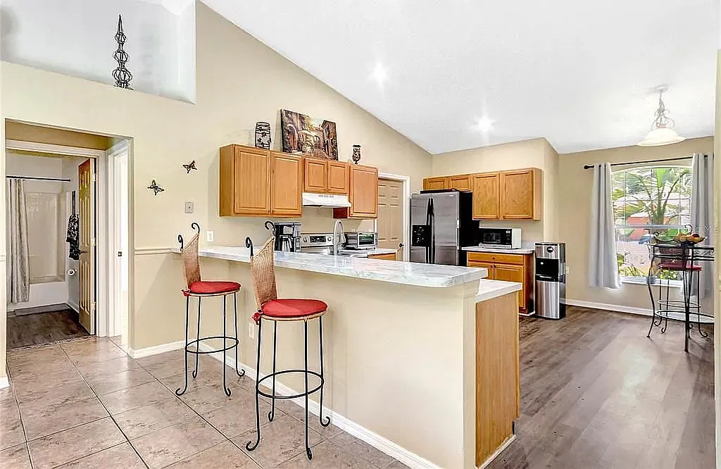 4 bed, 1820 sqft, $1,995 — Photo 3
