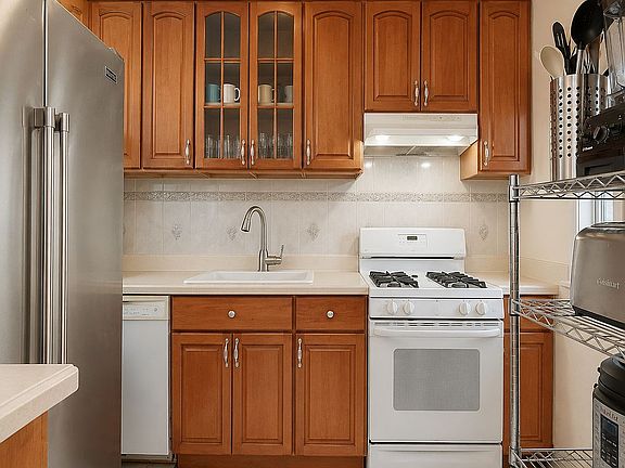 5th image of 4809 Avenue Single Family