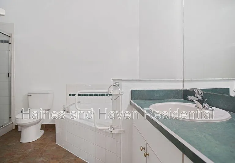 2492 Saint Augustine Blvd — Photo 15