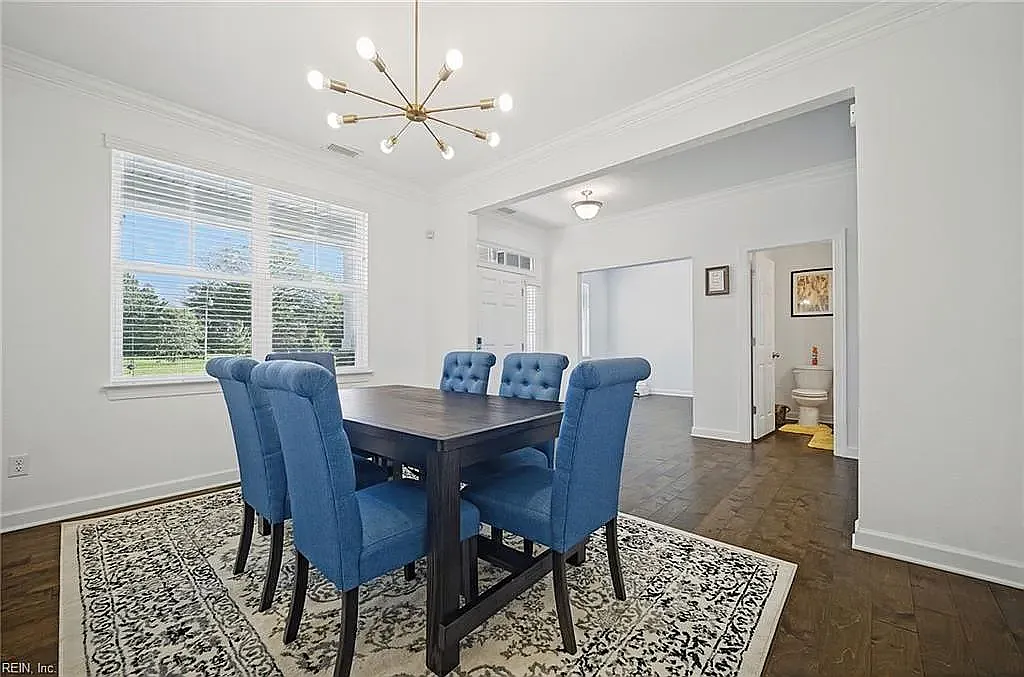 6 bed, 4.5 bath, 3251 sqft, $4,500 — Photo 2