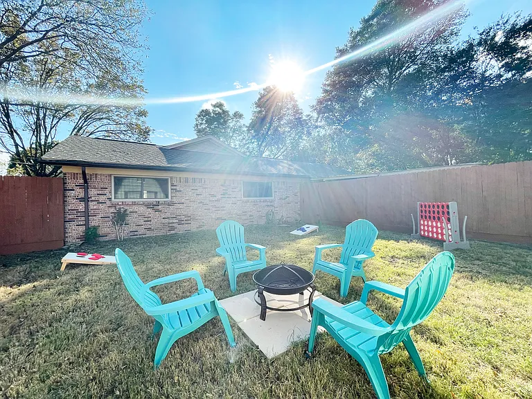 1126 Melrose Dr — Photo 33