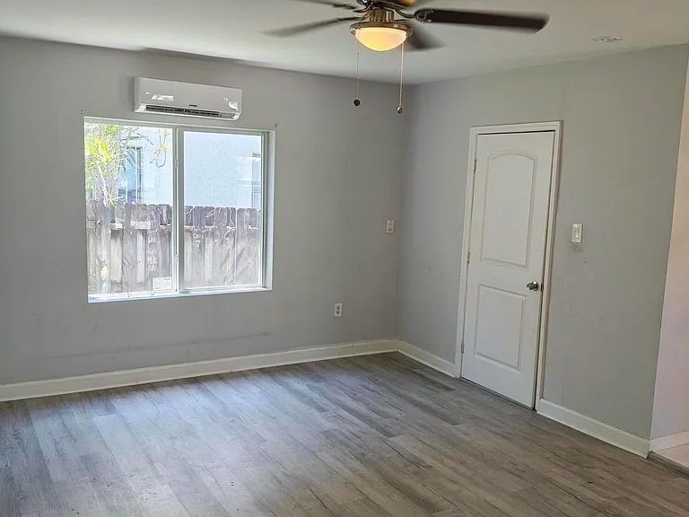2238 Van Buren St #4 — Photo 6