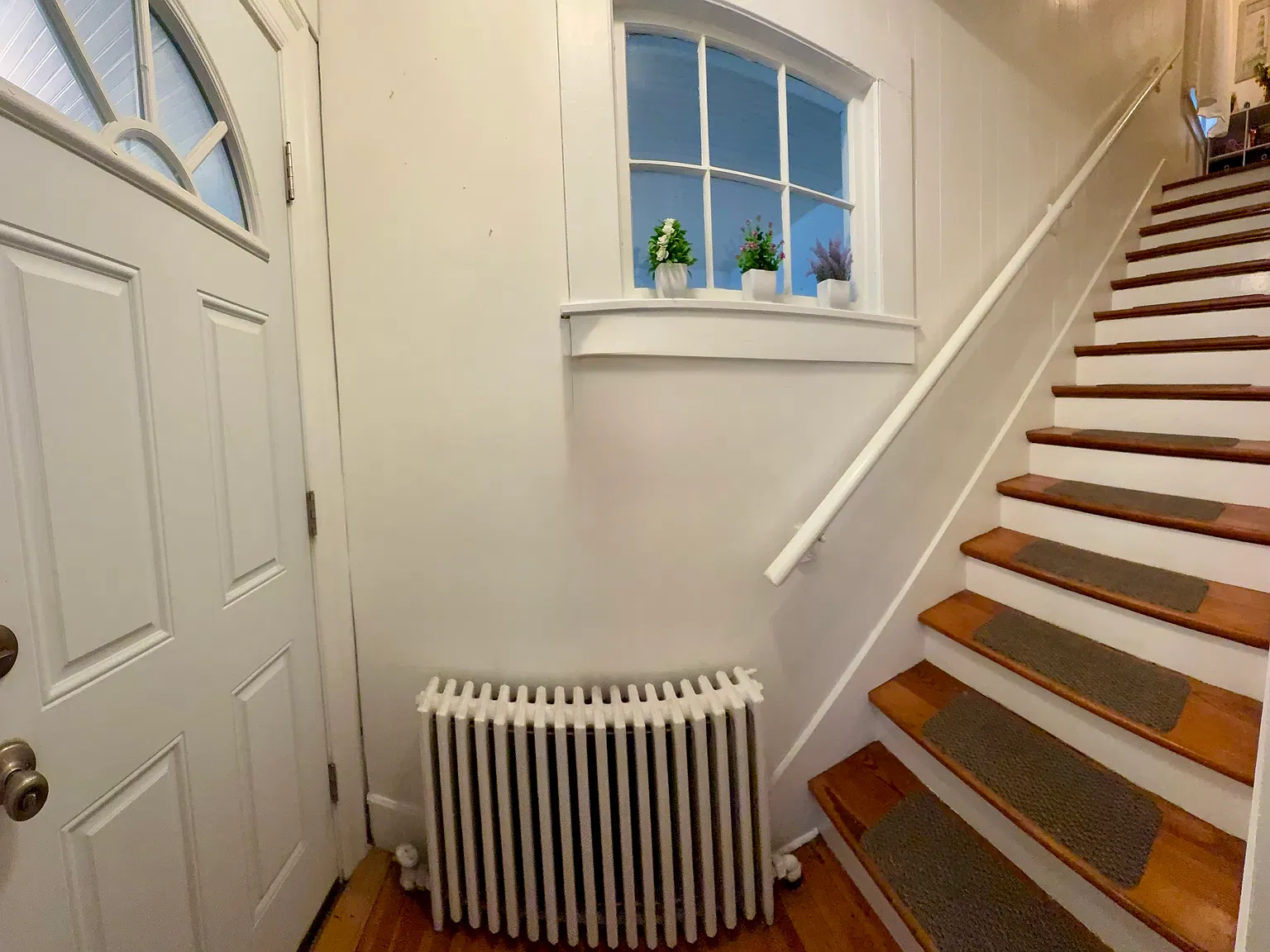 2 bed, 1300 sqft, $2,400 — Photo 4