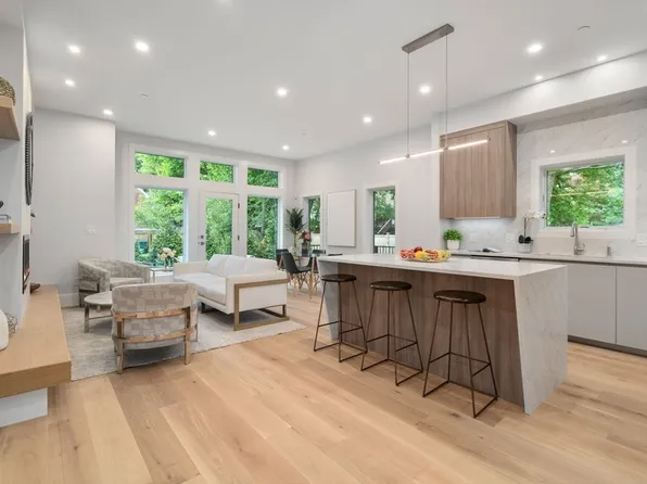 2202 Commonwealth Ave #4, Auburndale, MA 02466