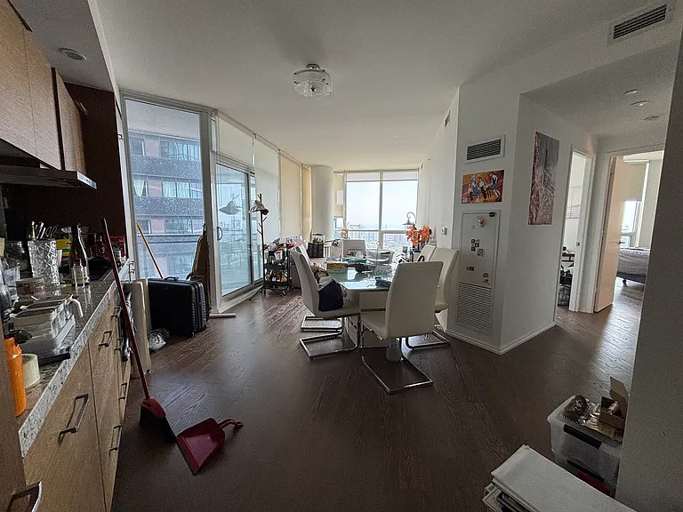 45 Charles St E #4912 — Photo 6