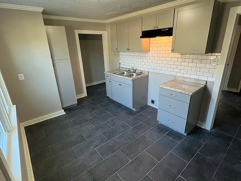808 Josephine St — Photo 4