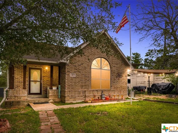 135 5th St, Maxwell, TX 78656