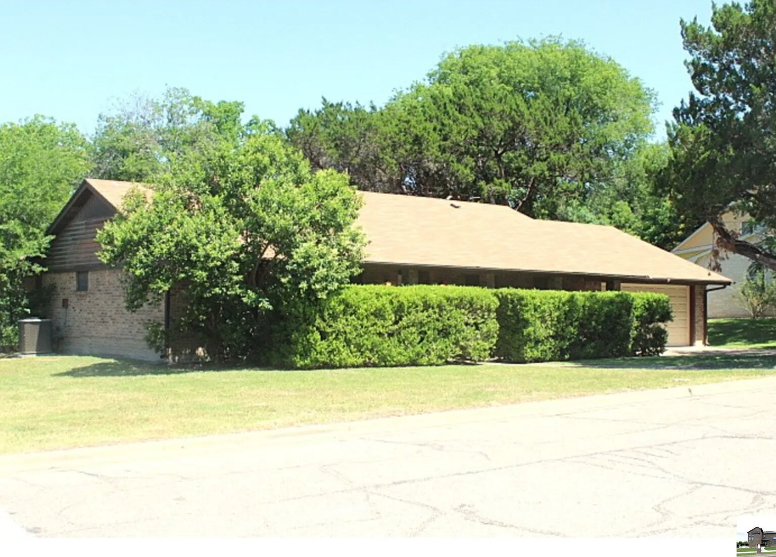 3 bed, 2.0 bath, 1772 sqft, $1,400 — Photo 2