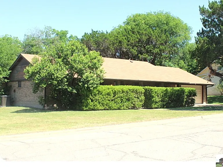 107 Suzanne Ln — Photo 2