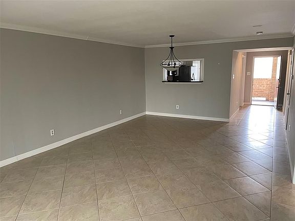 5th image of 2210 Dorrington St #22