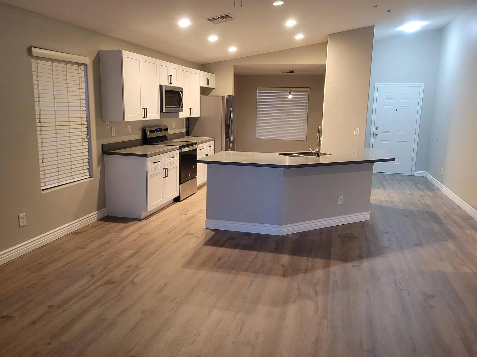 4 bed, 1723 sqft, $2,200 — Photo 3