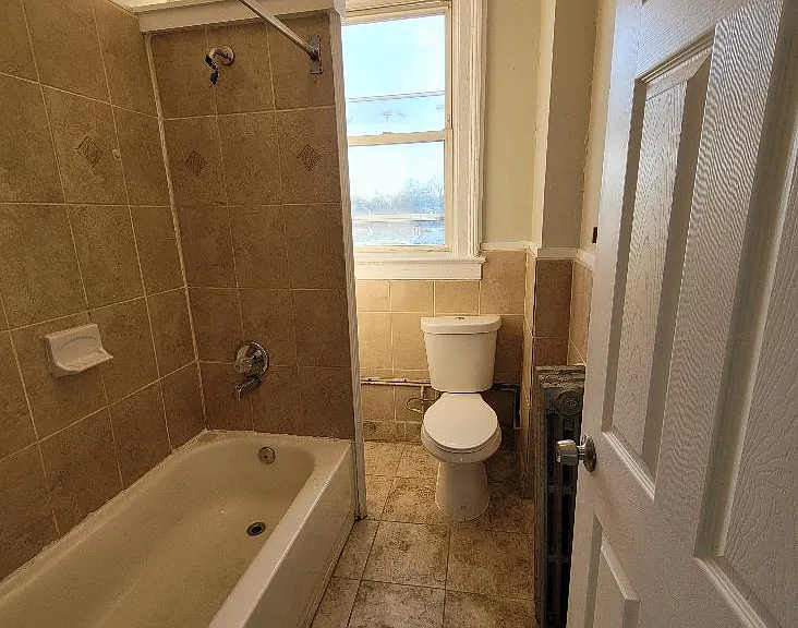 429 S 6th St #2 — Photo 8