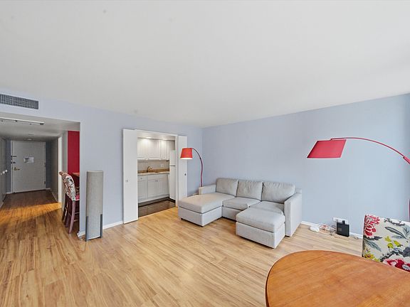 5th image of 260 E Chestnut St APT 2306
