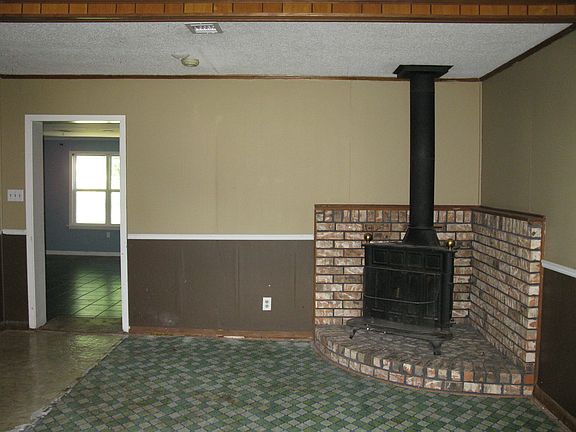 3rd image of 1102 S Columbus St