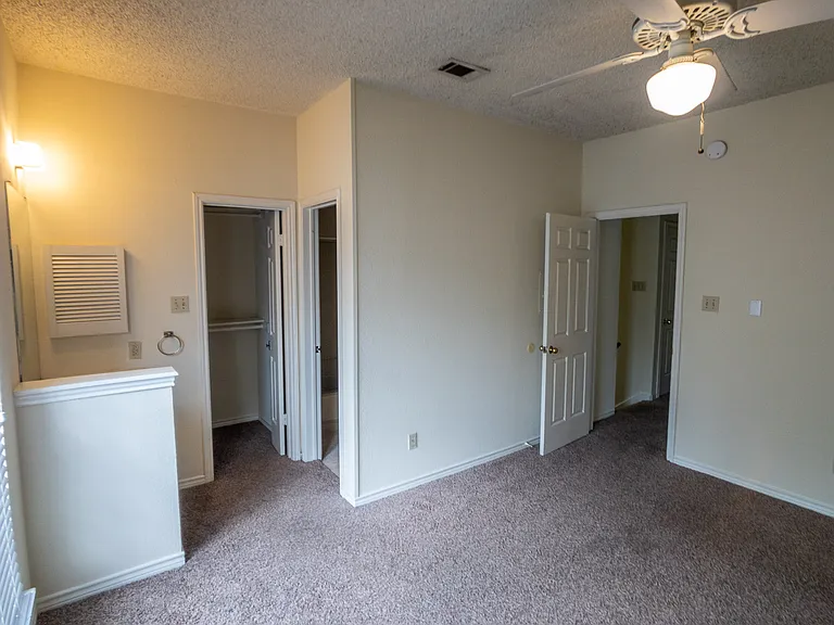 706 W 24th St #310 — Photo 5