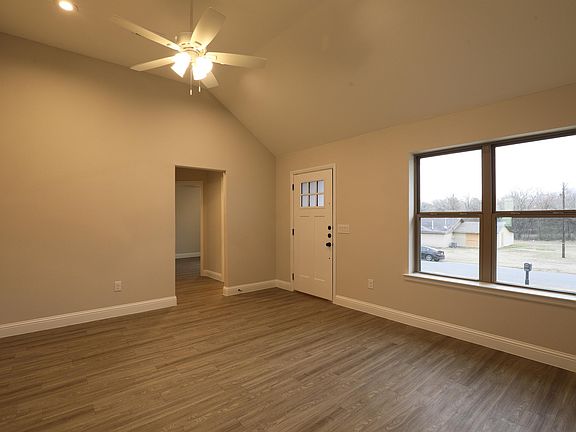 5th image of 919 N Barrett Ave