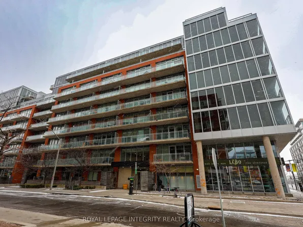 360 McLeod St #910, Ottawa, ON K2P 1A9