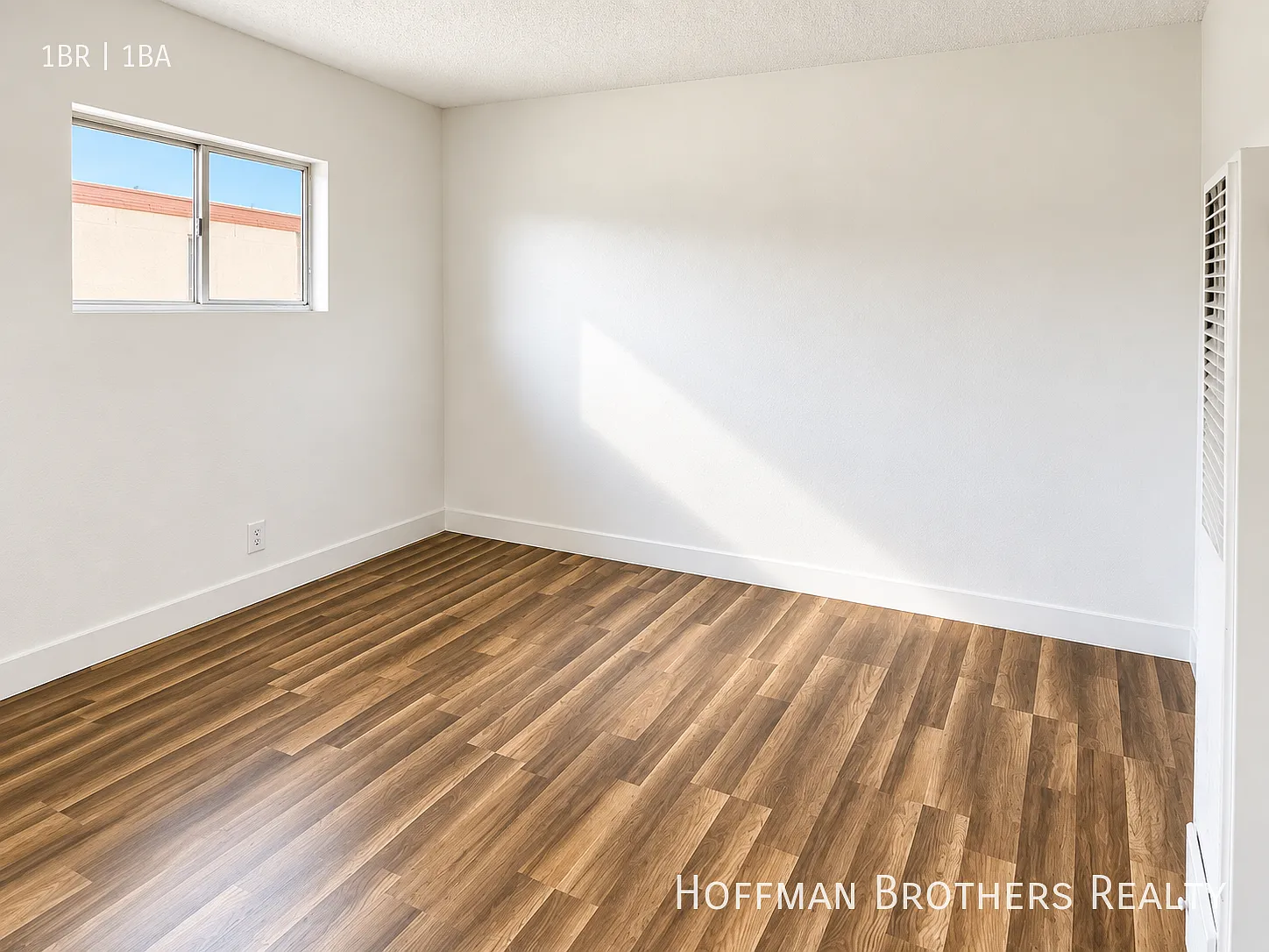 South LA Apartment Near Transit, Shopping & Neighborhood Services — Photo 4