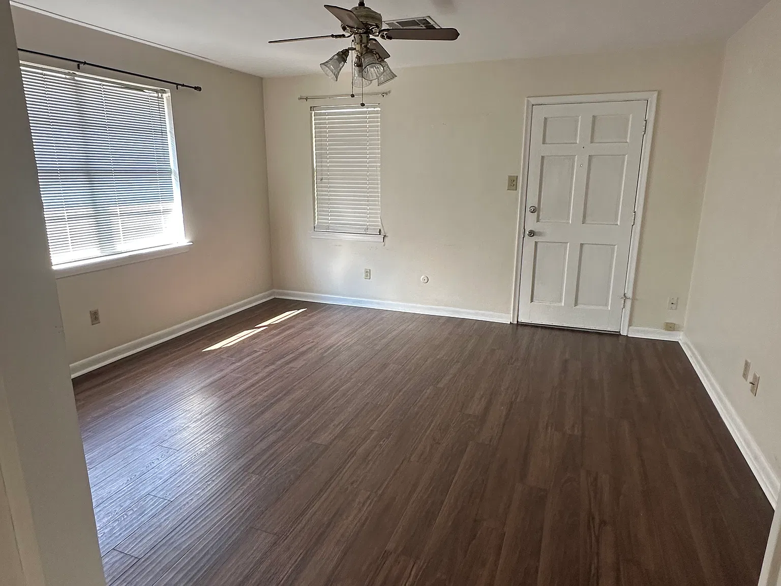 3 bed, $1,800 — Photo 2