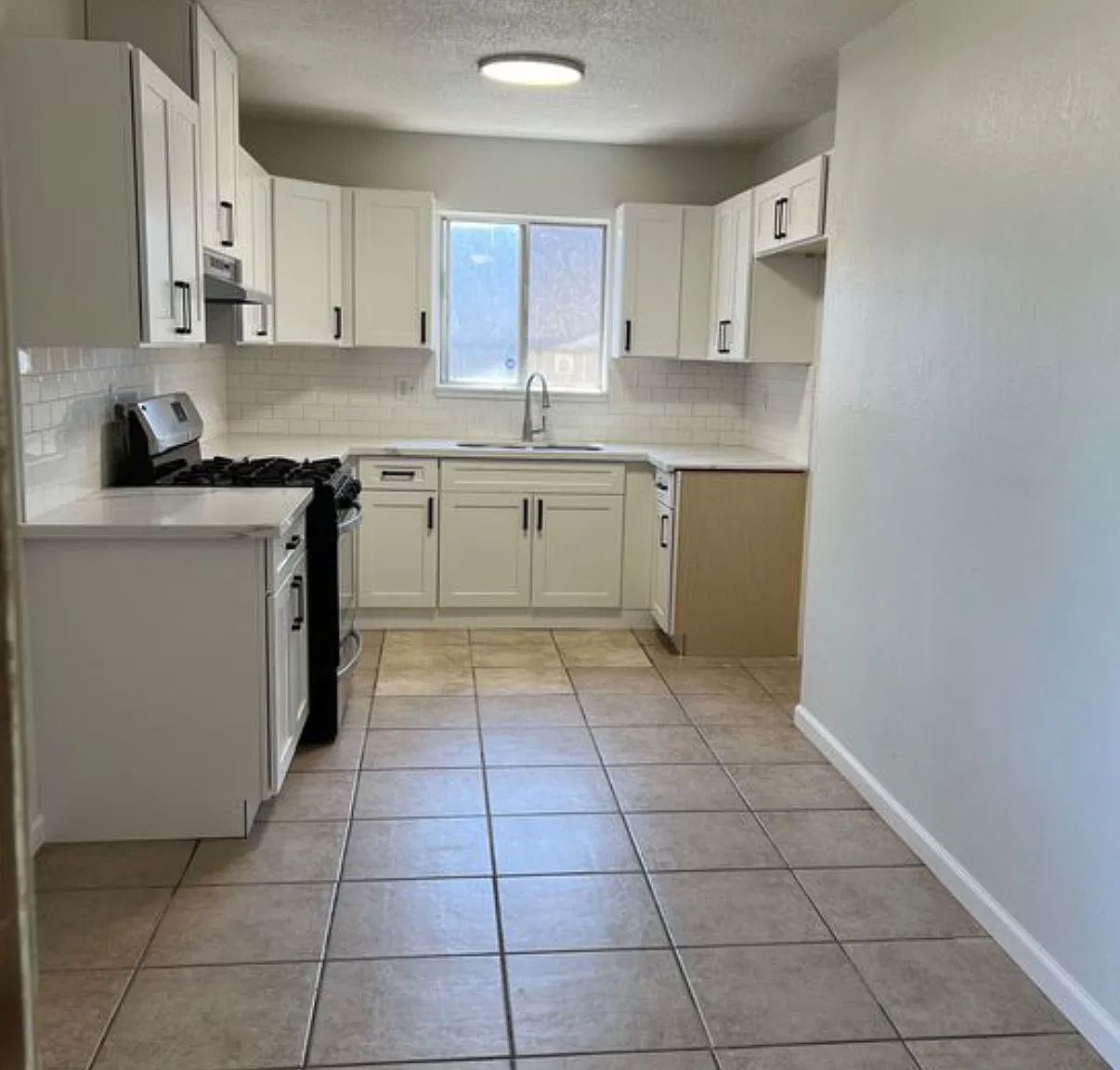 3 bed, 1389 sqft, $2,400 — Photo 2