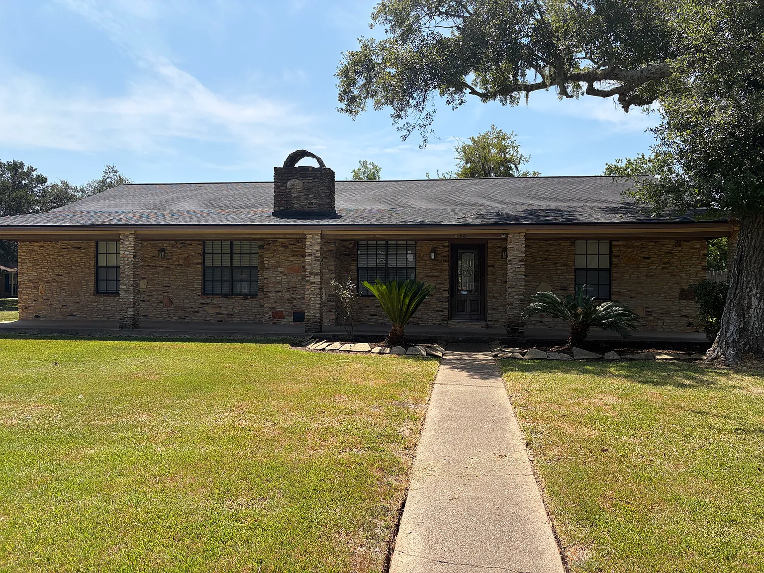 3 bed, 2015 sqft, $2,200 — Photo 2