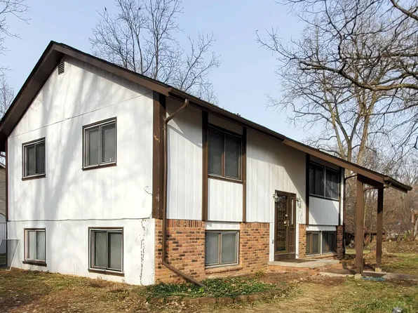 7651 Shady Beach Dr, Whitmore Lake, MI 48189