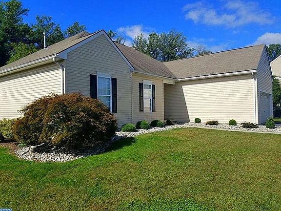 2nd image of 204 Horseshoe Dr