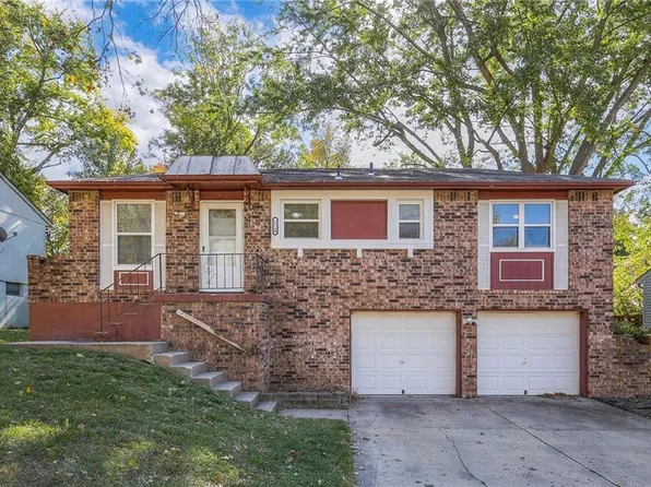 2720 NW Castle Dr, Blue Springs, MO 64015