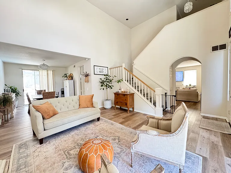 1551 Sapphire Ln — Photo 2