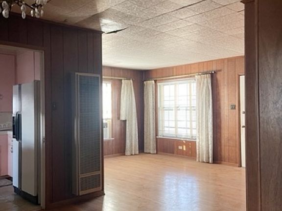 3rd image of 326 W DICKSON AVE