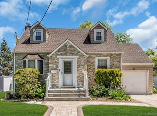 1395 Exeter Street, North Baldwin, NY 11510