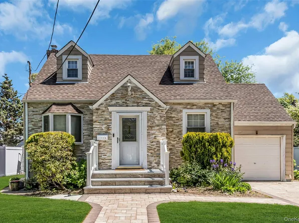 1395 Exeter Street, North Baldwin, NY 11510