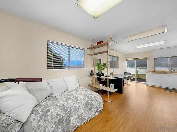 4th image of 1006 W Lakeshore Dr