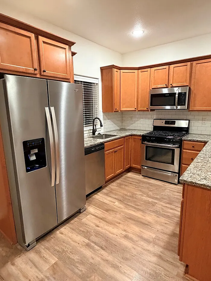 3 bed, 2.5 bath, 1628 sqft, $2,495 — Photo 2